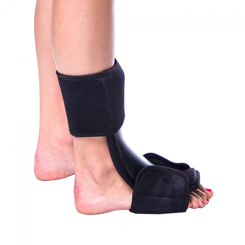 Side view of AIRPAD LOW-PROFILE NIGHT SPLINT on model standing